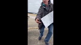 Good Samaritan Helps Send a Man Home for Christmas (ID: 238346635)