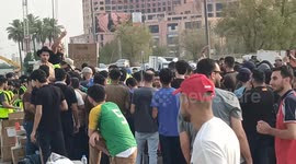 volunteers clean up banks of Tigris River