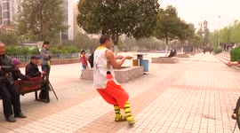 牛人铁丝锁喉吹热水带