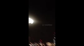 Plane flys low over  the River Thames amazing sight