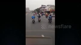 Motorbike-riding youngsters annoy bus driver in China