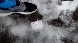 Cool card trick with snow
