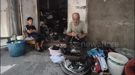 Fan Repairs Amid A Heat Wave - Gaza
