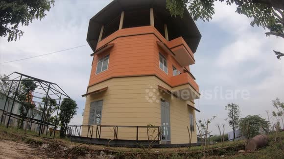 Mechanic builds unique house that can rotate 360 DEGREES