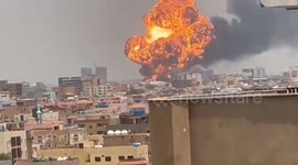 Massive explosion hits Sudanese capital