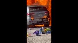 Auto se incendia al tirar el aceite de la transmisión