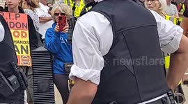 Police officers wrestle with ULEZ protesters as tensions boil over at Downing Street demonstration