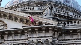 US group Bandaloop wows crowds with unique abseiling dancers at St Paul's Cathedral in London