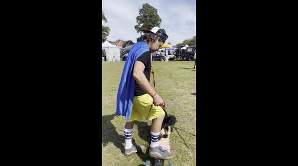 DOG ELECTRIC SKATEBOARDS AT GREAT FAIR AND WINS SHOW INFRONT OF 100 + FAMILIES :)