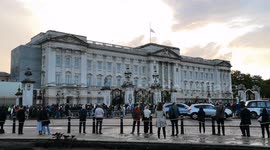 Buckingham Palace footage showing footage shot on the day the Queen died compared to footage shot 1 exactly 1 year later