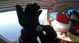 Skydiving Santa (ID: 89614968)