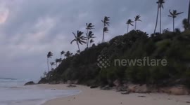 Bermuda: Rough Seas Begin To Pound Coastline As Hurricane Lee Approaches 4
