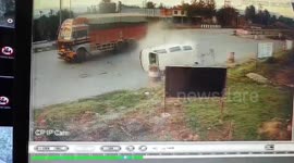 Fatal accident involving driver results in injuries to six family members in northern India