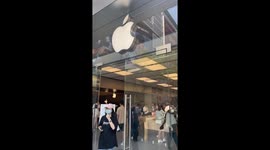 iPhone 15 launch draws massive crowds in Shenzhen amid Huawei's revival