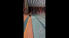 Swimming teacher has cool technique to teach girl the butterfly stroke