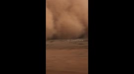 Terrifying footage of motorist driving straight through ferocious dust storm in Australia