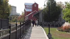 Summer in fall continues in the Toronto area this afternoon with spectacular weather and people out enjoying it