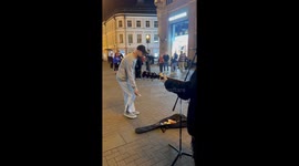 Comedian makes street singer giggle with hilarious heart-shaped haircut