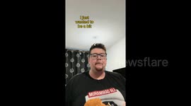 Man with phobia of touching food uses tongs to eat everything, including SOUP