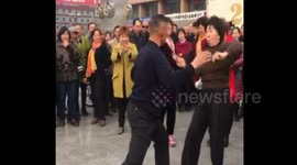河北邯郸：大叔大妈欢乐斗舞