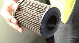 女子花31万买奔驰车 首次保养时发动机内现白糖