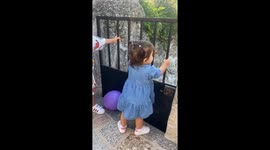 Crianças vs portão