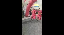 Graceful wedding dance with umbrella adds joy to Hebei wedding