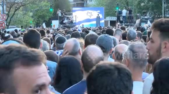 Massive act in solidarity with Israel and left-wing march in support of ...