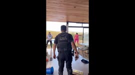 Dramatic evacuation as wildfire threatens home in San Antoño de Aredondo, Argentina