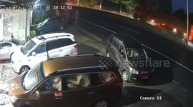 Vehicle Sneaks Away on Its Own, Driver Quickly Retrieves It in Jieyang, China