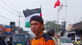 Indonesian youths take to the streets to raise funds for Palestine