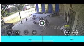 Kindly Passing Motorist Sends Toddler Back Home from Road in China