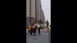 Visual illusion causing man’s hair getting “fire” stuns people in China