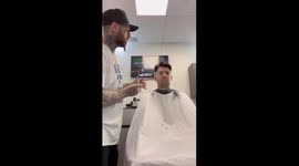 Surprise kissing barber goes viral in New Jersey
