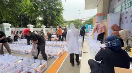 Workers package aid to be sent from Indonesia to Gaza