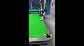 Woman showcases exceptional billiards cue skills in China