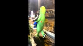 Onlookers burst out laughing at man's hilarious alien abduction costume