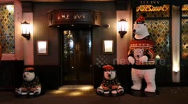 The famouse restaurant the Ivy gets ready for Christmas with it's Polar Bears