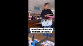 Little girl delighted as talented balloon artist makes her Princess Peach