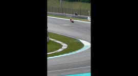 Darryn Binder's turn 1 Crash at Malaysian Grand Prix caught on video – rider safe!