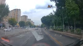 Chinese elderly gentleman's hat tip sparks feel-good moment