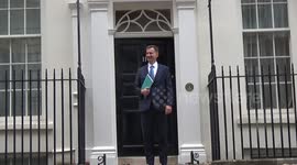 Jeremy Hunt poses at Number 11 before making Autumn Statement