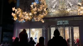 Christian Dior's Enchanting Christmas Decorations Captivate Tourists in New York