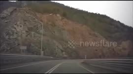A truck driver, who was overtaking incorrectly on the Artvin-Erzurum highway in Turkey, was depriving a family of their lives. Police launched an investigation into the incident.