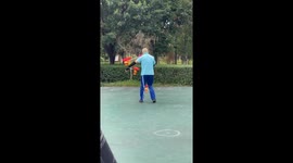 Master of Diabolo Showcases Impressive Acrobatic Skills in Southeast China