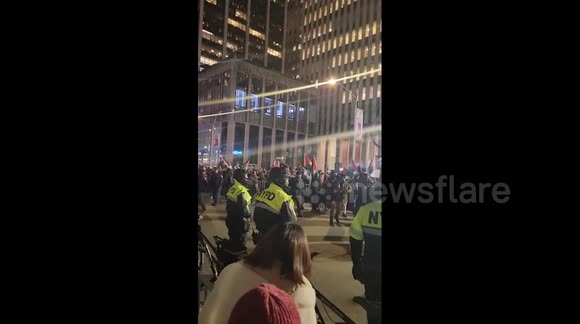 Protesters Rockefeller Tree US: Pro-Palestine Protesters Rally Near Rockefeller Center Ahead Of ...
