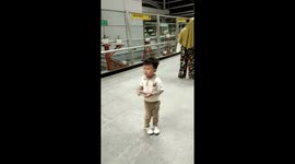 Anak usia 1 tahun mengucapakan pertama kali kata mama, dan sudah bisa merespon apa kata ibunya, smart baby