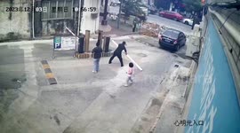 Furious man rips apart security gate as woman companion gets hit by sudden rising barrier in China