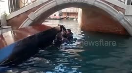 Gondola Capsizes After Tourists Refuse To Stop Taking Selfies in Venice, Italy