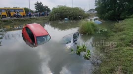 car owners are searching for and rescuing cars that have been swept away by the rain water, despite the night in southern india
